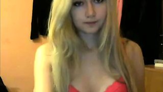 Cute Girl On Webcam Works he Beaver