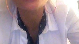 Big boob brunette masturbates on webcam