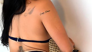 Big ass babe exposes her big boobs