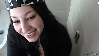 Pirate Girl +18 Gives A Blowjob Inside A Toilet