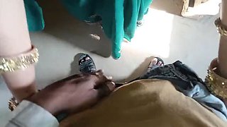 Desi Housewife Blowjob and Creampie - Amateur Hairy Indian Teen 19