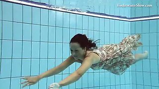 Hairy beauty Krasula Fedorchuk in the pool