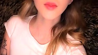 Webcam skinny brunette plays her squirt pussy