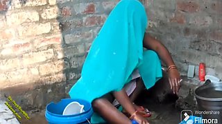 Indian Outdoor Bath Video Porn In Hindi