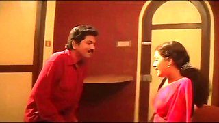 Indian hot MILF in erotic video