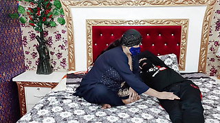 Pakistani Milf Step Mom Seduces And She Wants Hard Fucked With her Step Son