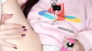 Cute amateur webcam teen girl toying pussy on webcam