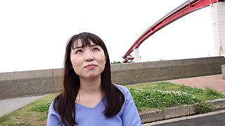 336KNB-213　【夫の手マンが下手すぎて…】と応募してきた大人しそうな美乳妻！！こんなコト言ってるけど趣味は社内不倫。OL時代は会社のデスクでもマ●イのトイレでも男を食い散らかしてた性豪妻。