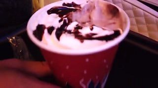 ミニスカ美女が中年男とデートしてホテルでセクシー紐パンティチラリ