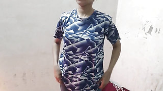 Step sister ko kapde change karte dekh liya