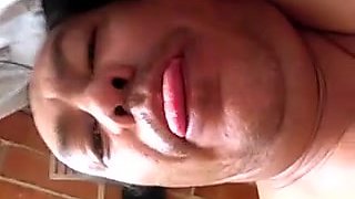 Dandole por el culito a vecina casada