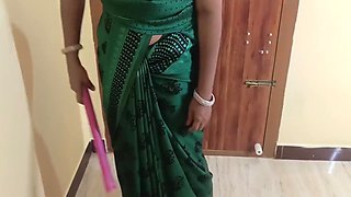 Green Colour Saree Aunty Hot Romance Viral Video