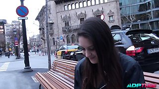 Inveigling Carolina Abril at blowjob video