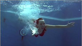 Juicy Russian Babe In The Pool