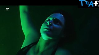 Fiona Dourif Ass, Cupcakes Episode in The Shuroo Process