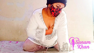 Desi Indian Beautiful Bhabhi Sex with Toy