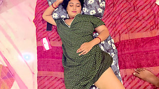 seduced the stepmom and took advantage of the opportunity and fuck the, Full Hindi video