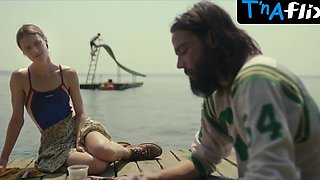 Mackenzie Davis Rump, Titties Episode in Station Eleven