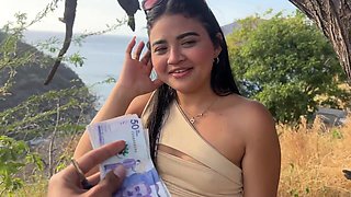 Uber-sexy tourist is unfaithful to her spouse with a stranger for money