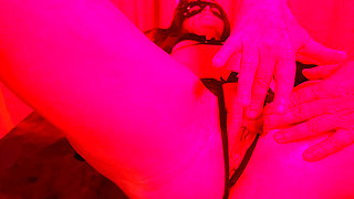 He fingers horny milf until she cums and squirts