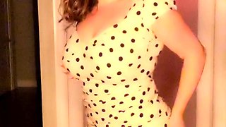 Amateur MILF in sexy stockings masturbates