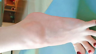 Chinese/foot/footfetish/footworship/nailpolish/toes/nailfetish/arch