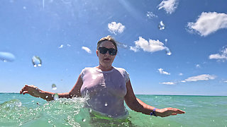 Wet White T-shirt Swimming Underwater
