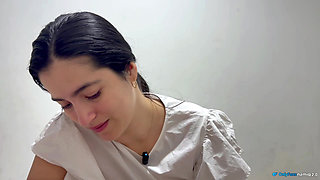 Surprise Gift Stepsister Gives up Her Pussy to Make Him Happy