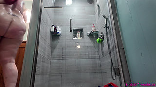 Sexy BBW Amanda Teasing in the Shower