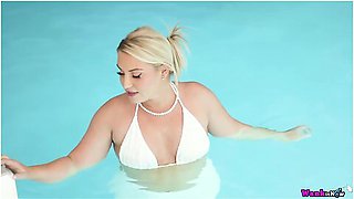 Irish Essie - Voluptuous Irich Essie Flashed Her Big Boobs While In The Pool