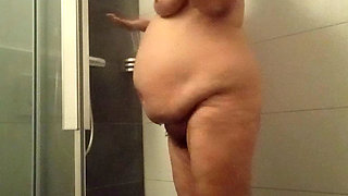 Mature BBW makes her big belly wiggle Eva Pur