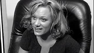 Whore blonde blowing cock in car