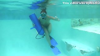 Hungarian Pornstar Enjoys Riding Toy Underwater - Minnie Manga