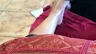 Amateur Foot Fetish Girlfriend Sucks and gives a Footjob
