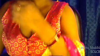 Bhabhi Showing Her Cloth Under Boobs Willingly