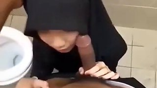 Hijab Toilet Student 18