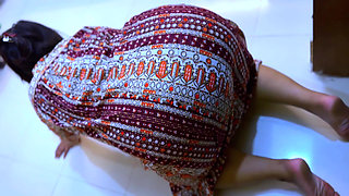 Beautiful Egypt Hot Stepmom Stuck Inside Table Now She Want Rough Anal From Me!