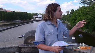 Cum-hungry hardcore teen Susan Ayn rides tourist's fat dick in her flat